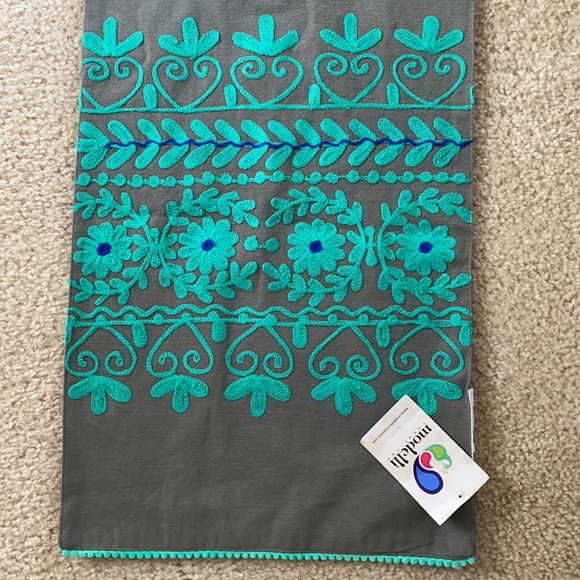 Crewel stitch grey embroidered runner teal thread - Picture 2 of 8